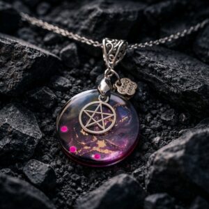 Violet Sigil – naszyjnik z pentagramem w głębokich odcieniach fioletu i złota