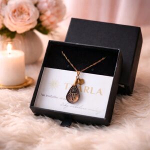 Safira – elegancka forma inspirowana głębią koloru i subtelnym światłem detali.